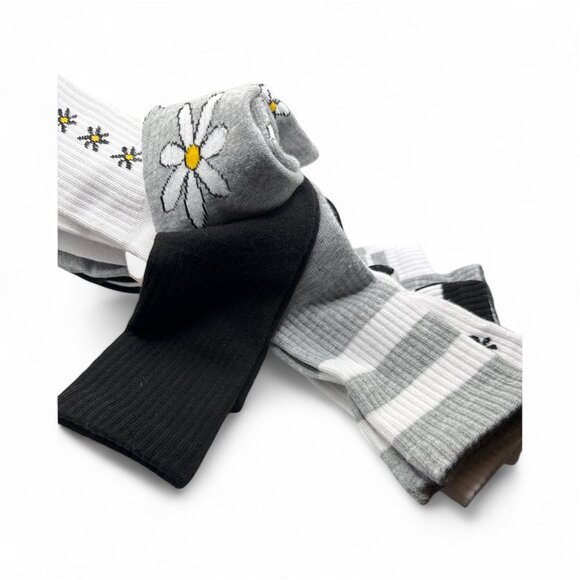 NEW P.J. Salvage - 8 Pairs, Live Life Cozy Cushion Crew Socks - Flower/Stripes - Picture 6 of 8